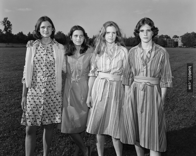 每年這四姊妹都會一起拍攝一張合照，40年後她們回首過去竟然發現了超驚人的轉變…