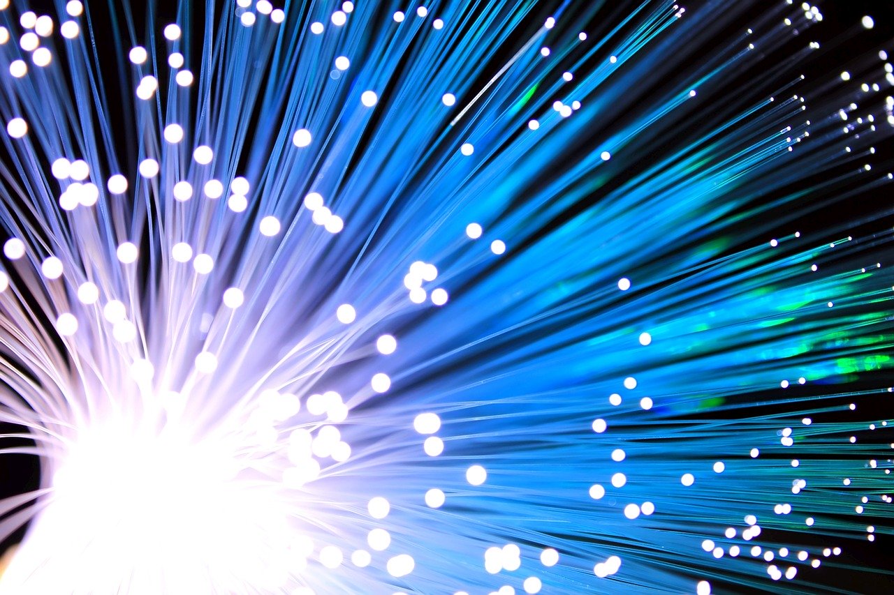創紀錄！　澳洲最新光纖技術「刷新最高網速」　速度達「44.2Tbps」：1秒可下載5000Gb
