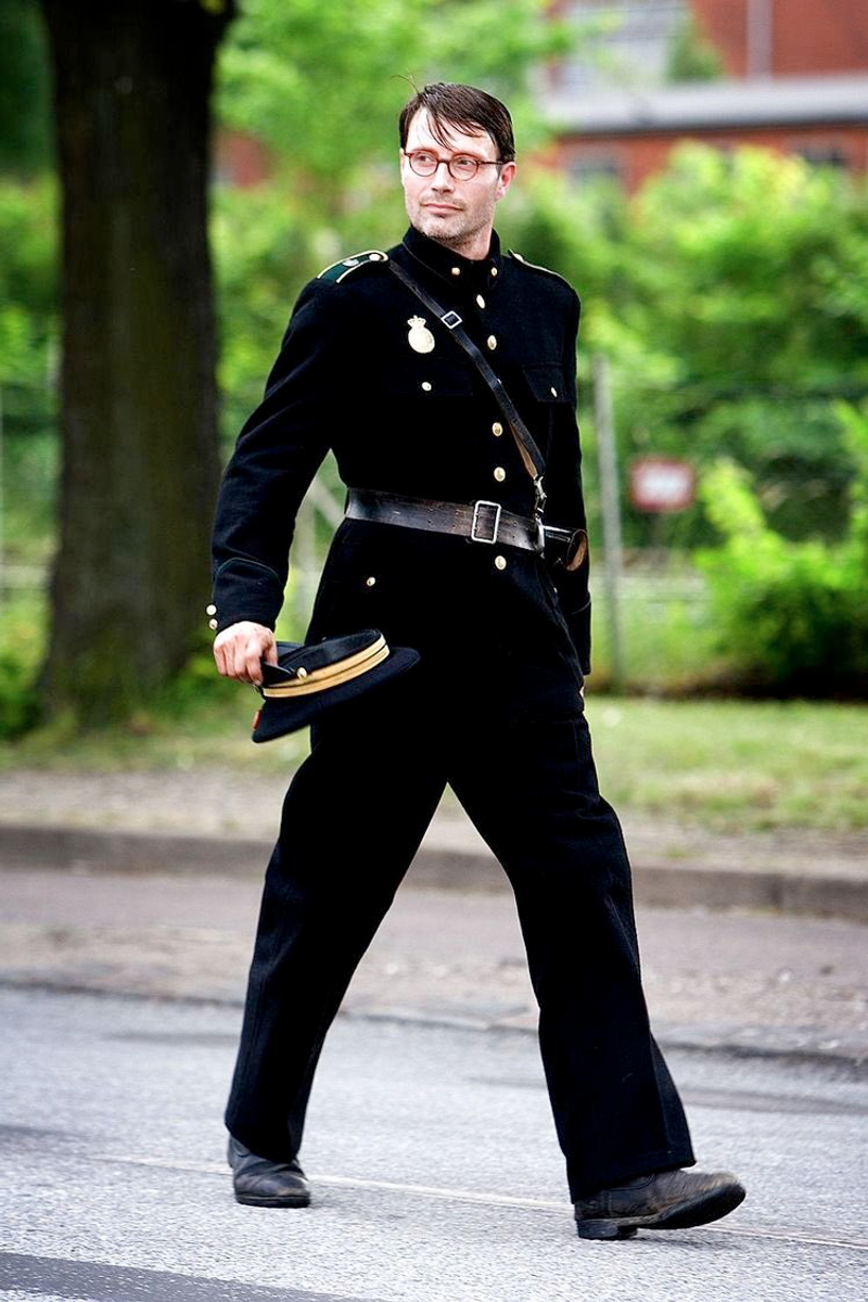 粉絲大喊真香！55歲「丹麥最性感男人」接演《怪獸3》　過去軍裝被翻出：顏值巔峰！