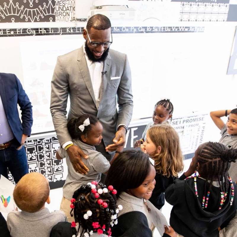 NBA詹皇為窮困學生開辦「公立學校」　激動寫下：人生最偉大的時刻
