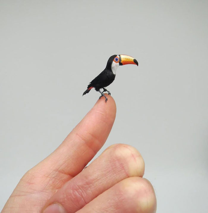 縮水成萬分之一！藝術家逼真「指尖上的動物模型」　細節太精緻網高呼：想收藏❤