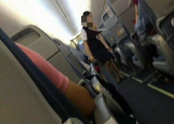 扯！網路瘋傳空姐遭奧客「撕爛衣服露出胸部」，航空公司終於出來說話了！
