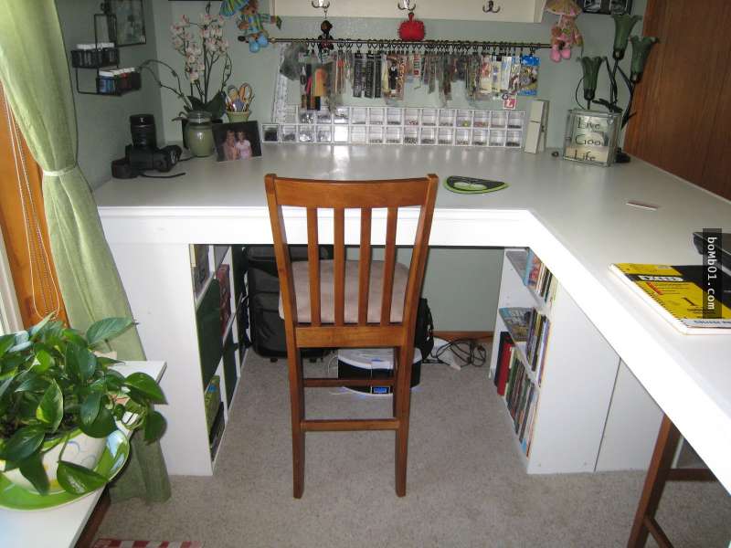 他把3個「IKEA書架」搬到房間裡時家人都很好奇，直到看了成品後立馬覺得他的想法太天才了！