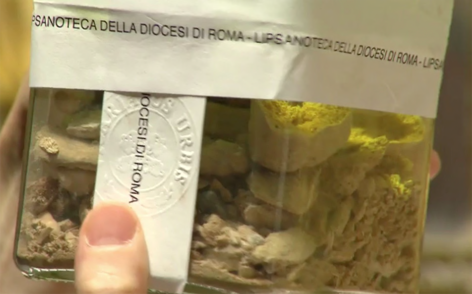 工人在羅馬1000年歷史的教堂挖出「耶穌門徒彼得」的遺骨，泥罐上的文字連梵蒂岡也被驚動！