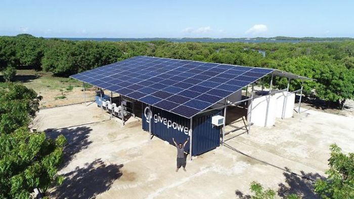肯亞「第一座太陽能發電廠」蓋好了！　居民爽到狂喝乾淨水：謝謝你們