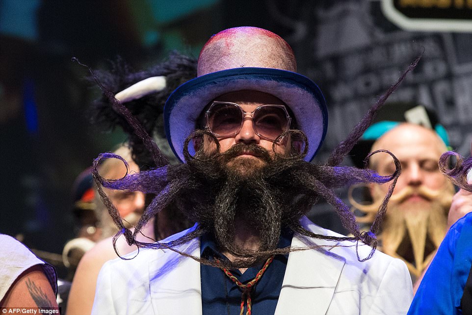 刷新對鬍鬚的認知！　世界「鬍子造型大賽」現場讚嘆聲連連　「牛角」最猛