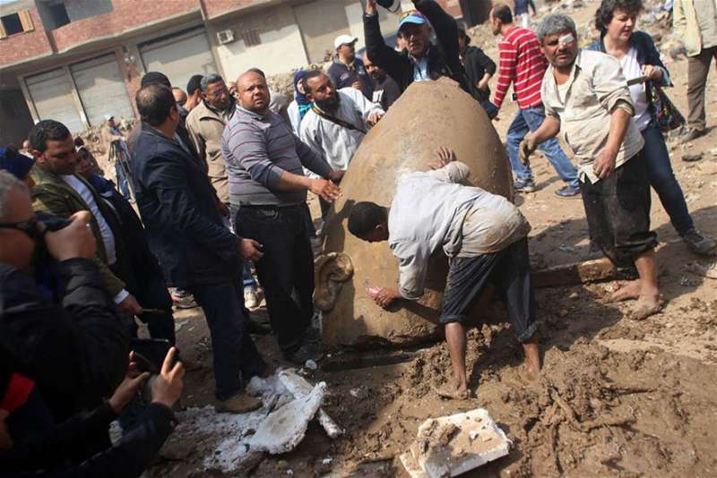3000年歷史！　埃及貧民窟挖出8公尺高的「最偉大法老雕像」　當地官員大驚：這將拯救埃及