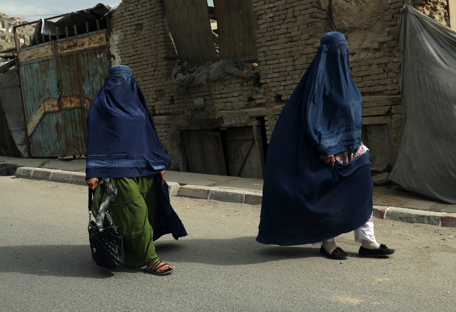 塔利班警告所有女人別出門！　「戰士未受訓練，可能傷到妳們」