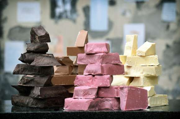 慶祝情人節！　日本推世界首條「天然紅寶石巧克力」　「全新巧克力種類」會讓人忍不住一口接一口
