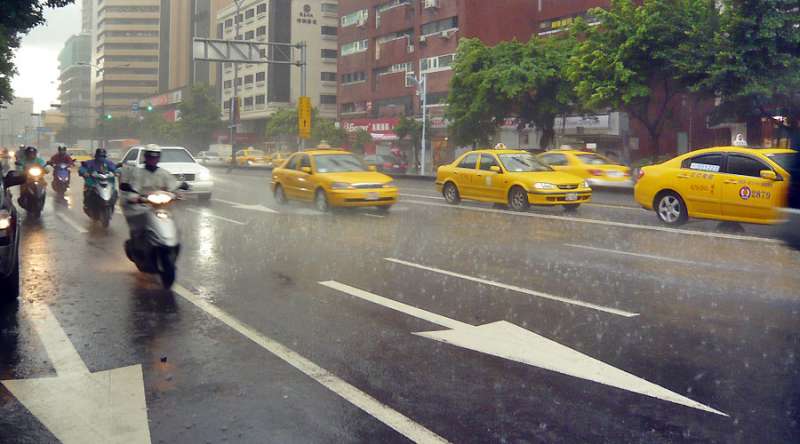 連假泡湯還要面對「致災性豪雨」　台灣氣象局：明起一週要嚴防