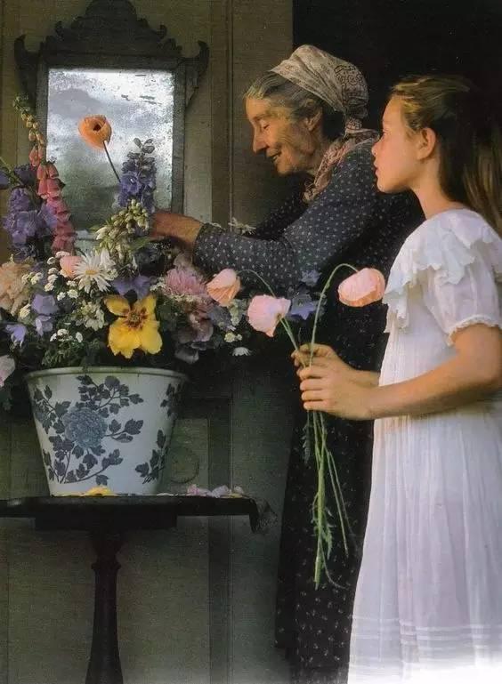 57歲隱居山林過「沒水沒電的日子」　92歲奶奶「讓生活像油畫」成世界最受憧憬女人