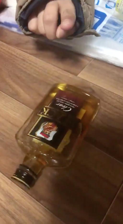 威士忌瓶倒下會發出可愛聲音？　網友實測玩不停：ㄉㄨㄞ聲音好療癒