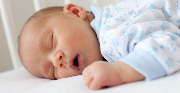 獨留孩子在家「媽媽外出吃飯購物」　男嬰疑趴睡導致窒息