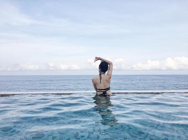 6個「比出國拍照還美」的台灣無邊際泳池，跟海水連成一線的無敵景觀根本必去！