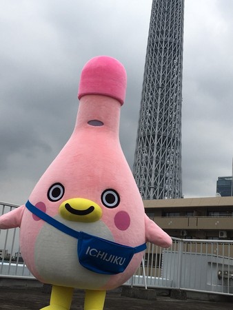 日本製藥公司推出讓網友直呼「屁眼痛痛的」吉祥物，超像浣腸的外型萌的不要不要的！