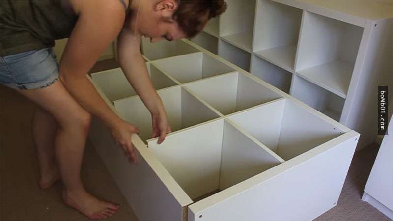 她從IKEA買了4個看似很阻礙空間的大櫃子回家，沒想到最後卻把原本狹窄的房間「變大了」！