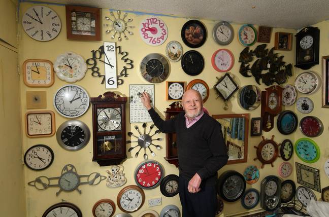 家裡掛滿5000個鐘錶　75歲愛鐘阿公：每次調時間至少要花5小時