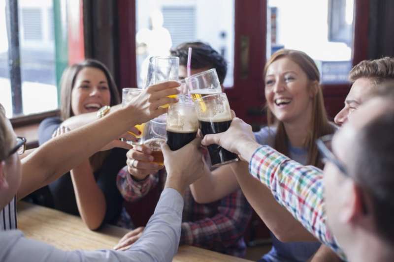 傳說「喝酒後英文會變好」是真的　科學家公開實驗結果