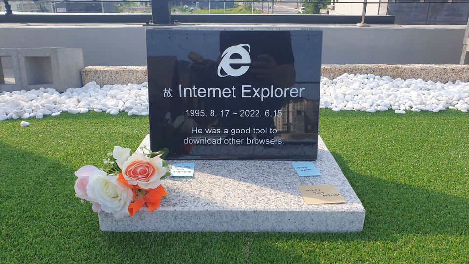 一個時代結束了！　韓工程師「為IE樹立墓碑」網路爆紅