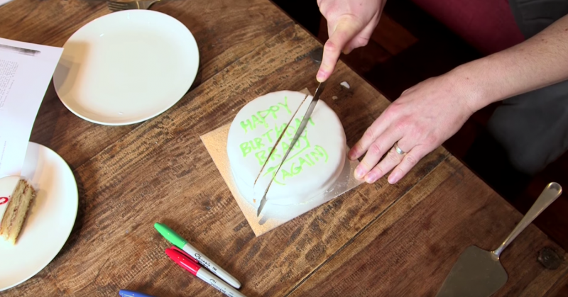 數學家教你「最新鮮的切蛋糕方法」　下一秒雙手一推⋯簡直天才