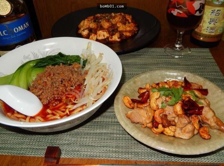 日本男子將親自料理「處男飯」的照片上傳後，他接收到的誇張反應讓單身的人都看見希望了！