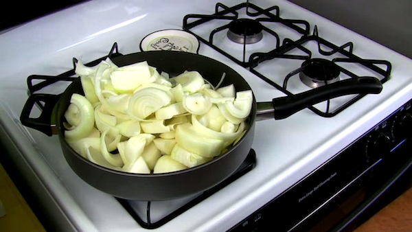 「洋蔥塞滿整鍋」就能做出五星料理　高檔餐廳主廚技能Get！