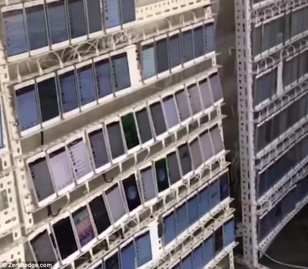 俄羅斯記者直擊中國「有10000台手機的房間」讓人超震撼，仔細一看螢幕才發現他們在幹這個勾當…