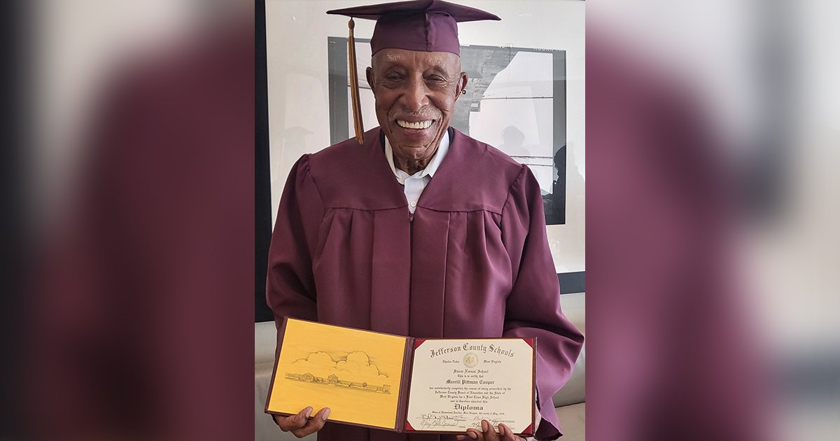 101歲的高中畢業生！阿公笑領畢業證書　終於圓了「80年來的夢」