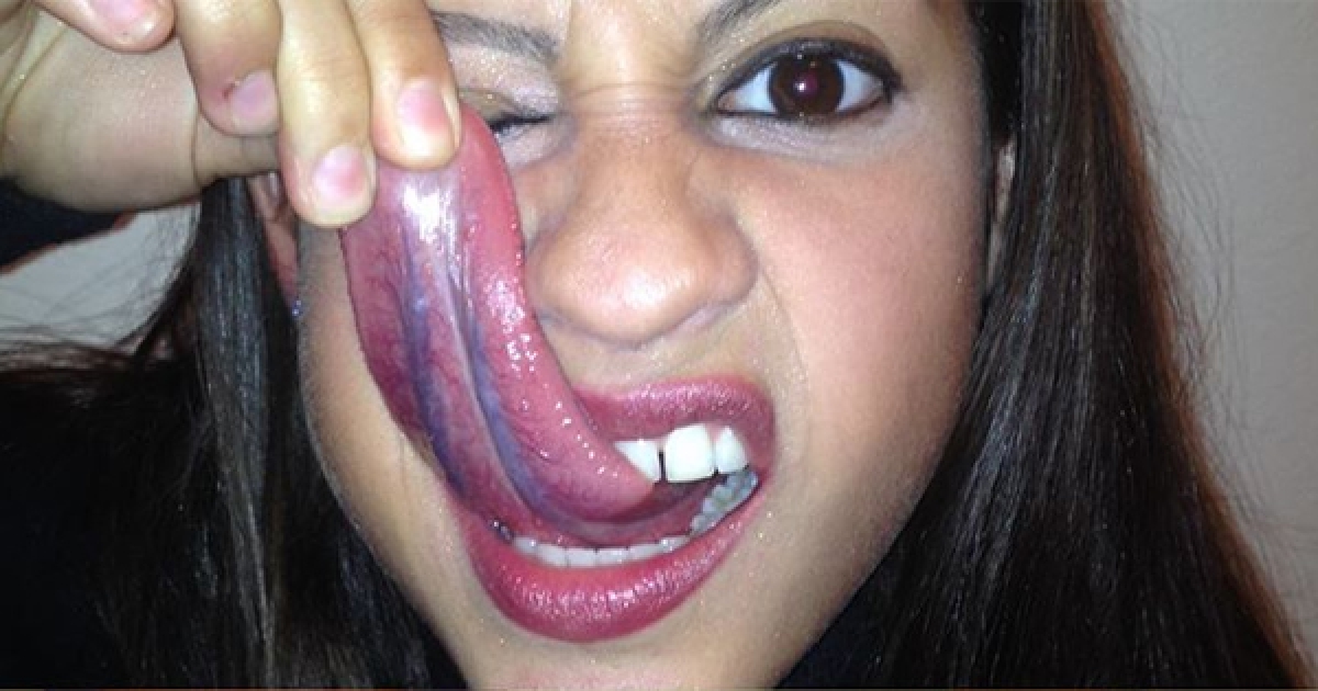 這個女子每次把超長的舌頭伸出來都會嚇壞人，尤其表演「舌頭舔耳朵」更是讓大家的眼睛凸出來！