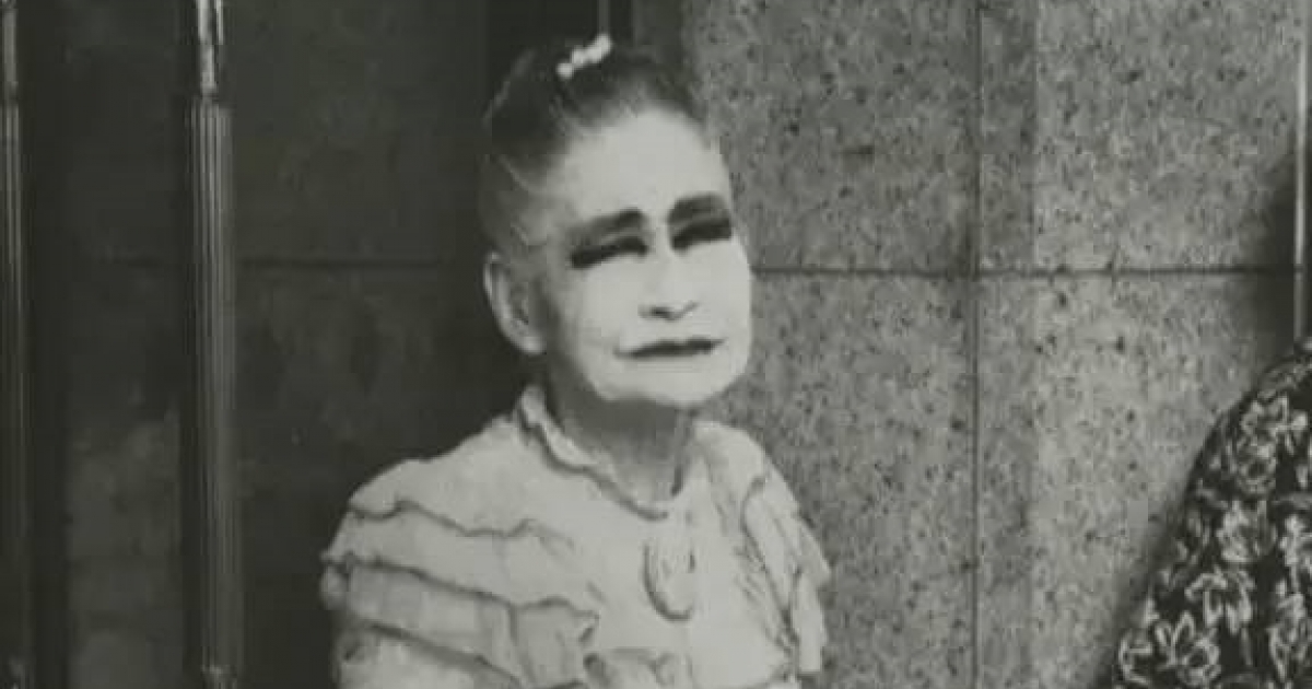 日本這位「83歲的妓女」化著妖異妝容在街頭賣淫60年，但她背後的理由卻讓所有人都收不回自己的眼淚…