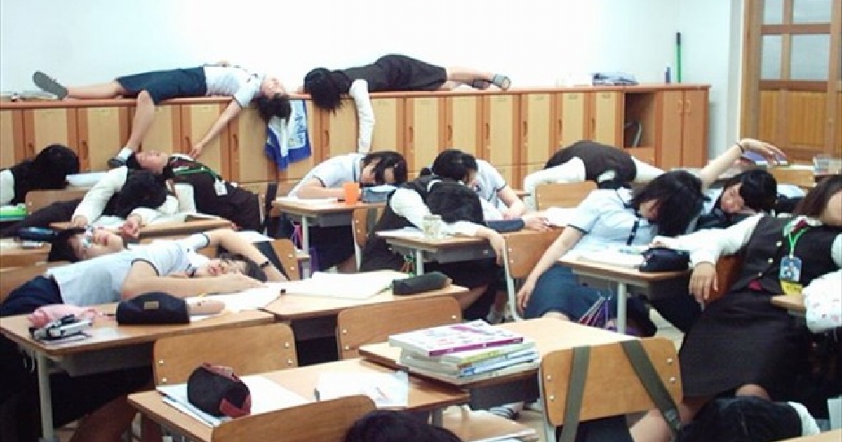 台南女中實驗發現「上課睡覺」有助提升數學成績，他們睡前做的事就是進步的關鍵！