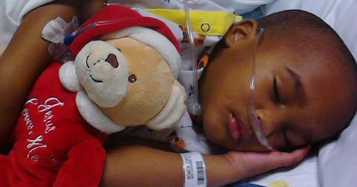 8歲癌童從出生起「看323次醫生」還動過13個大手術，但醫院最後卻發現「有病的是他媽」