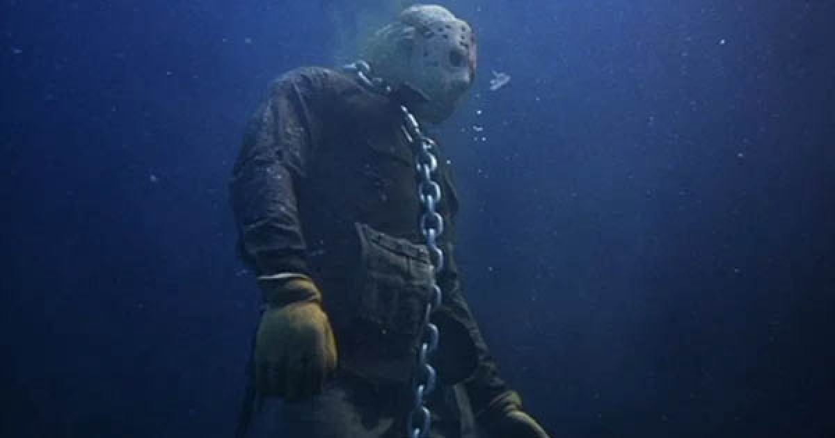 湖底潛水看到被鐵鍊纏繞的屍體　大膽靠近…「雙眼瞪人」差點窒息