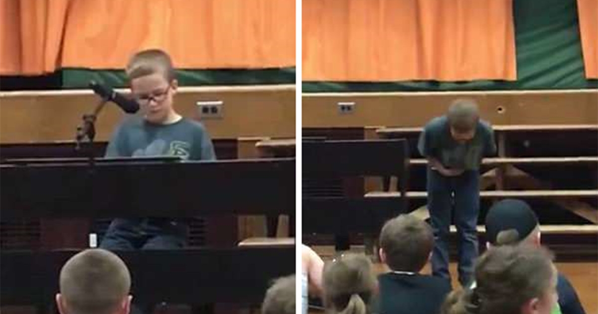 10歲小男孩彈唱約翰藍儂經典名曲　一開口就讓現場家長淚崩