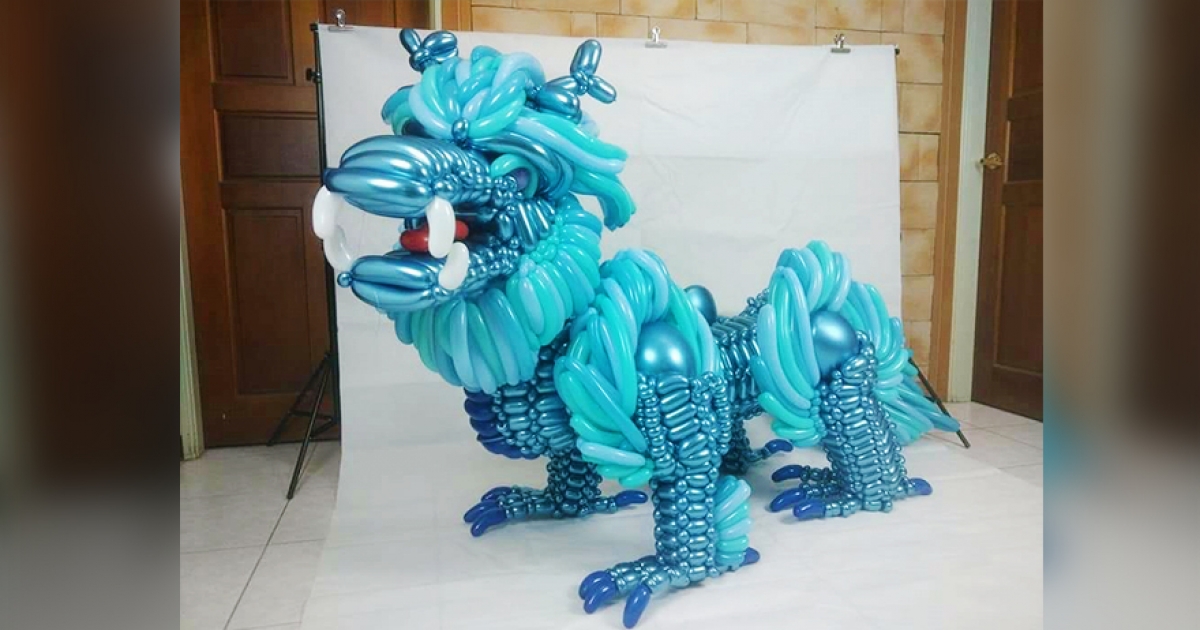 台灣國三生手作「半身高青色麒麟」　20小時＋500條氣球完成大師級作品