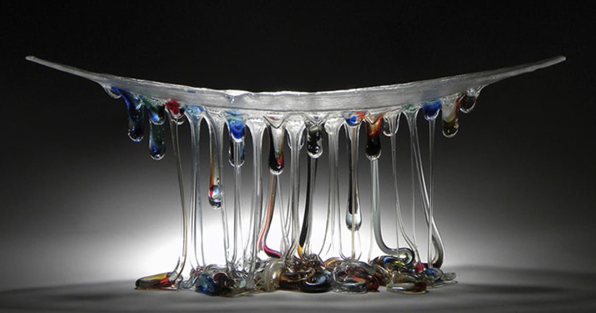 美到像活的！藝術家絕美「水母玻璃桌」　彩色觸手「自然墜下」很療癒