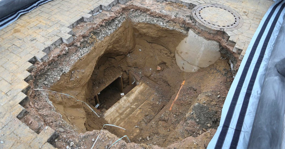 修路工人挖出地下2公尺「神秘隧道」　超神奇「提前阻止銀行搶案」立下大功